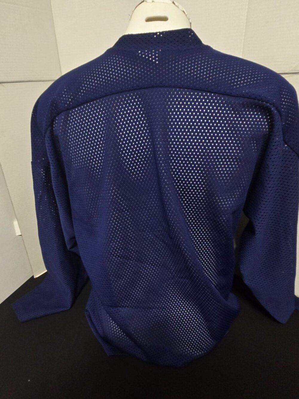 🍁🏒 VINTAGE TORONTO MAPLE LEAFS MESH HOCKEY JERSEY – XL – MADE IN CANADA! 🏒🍁 - Picture 8 of 9
